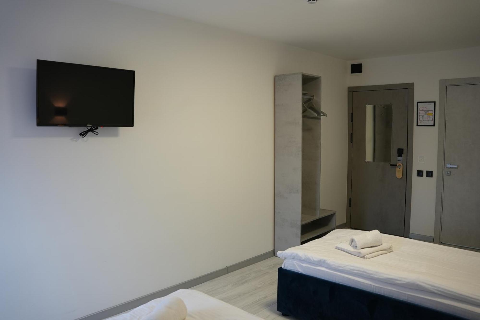 West Hotel Mostyska Экстерьер фото